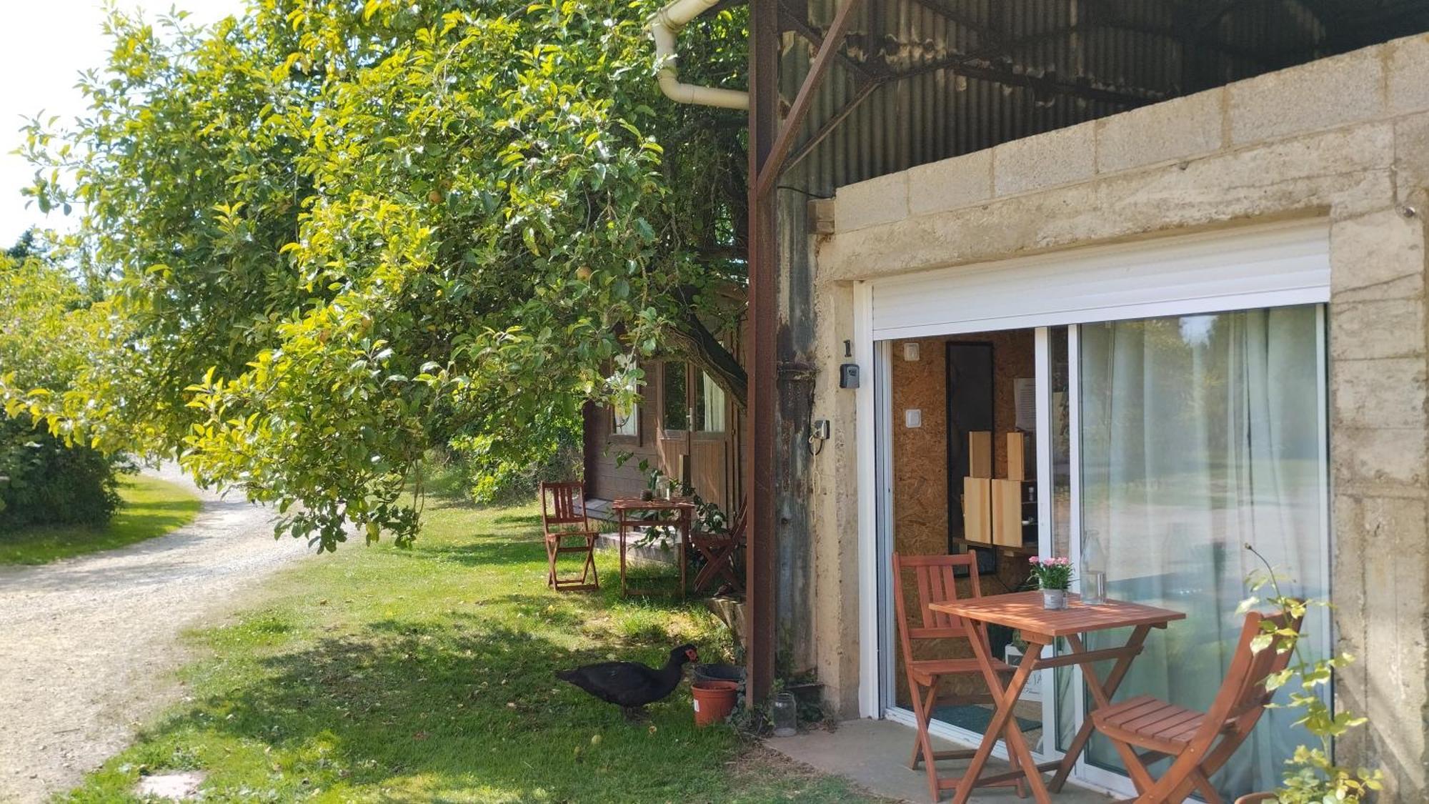 Le Laboratoire Shabby Chic De La Parfumerie Du Manoir Chavagne Exterior photo
