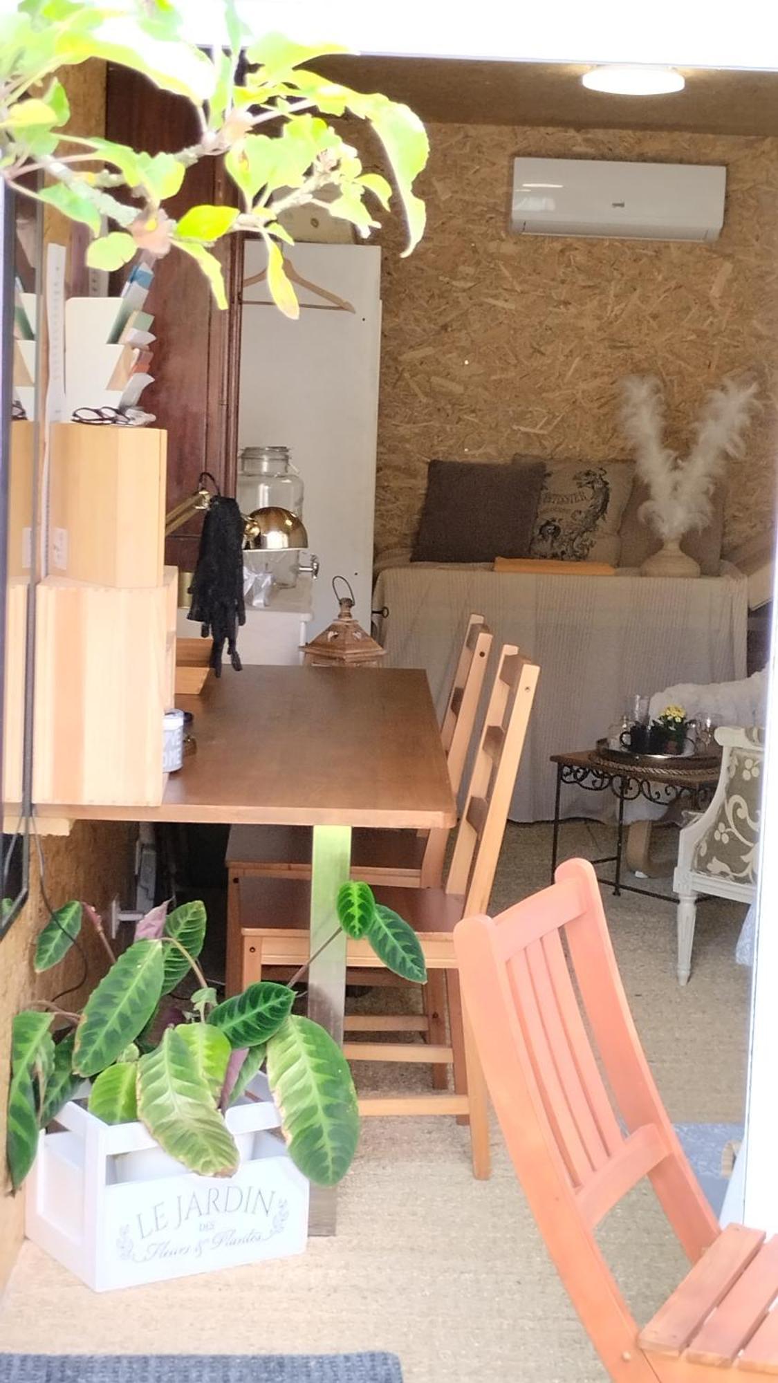 Le Laboratoire Shabby Chic De La Parfumerie Du Manoir Chavagne Exterior photo