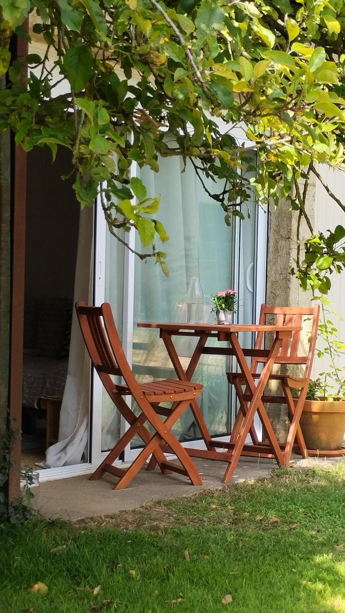 Le Laboratoire Shabby Chic De La Parfumerie Du Manoir Chavagne Exterior photo