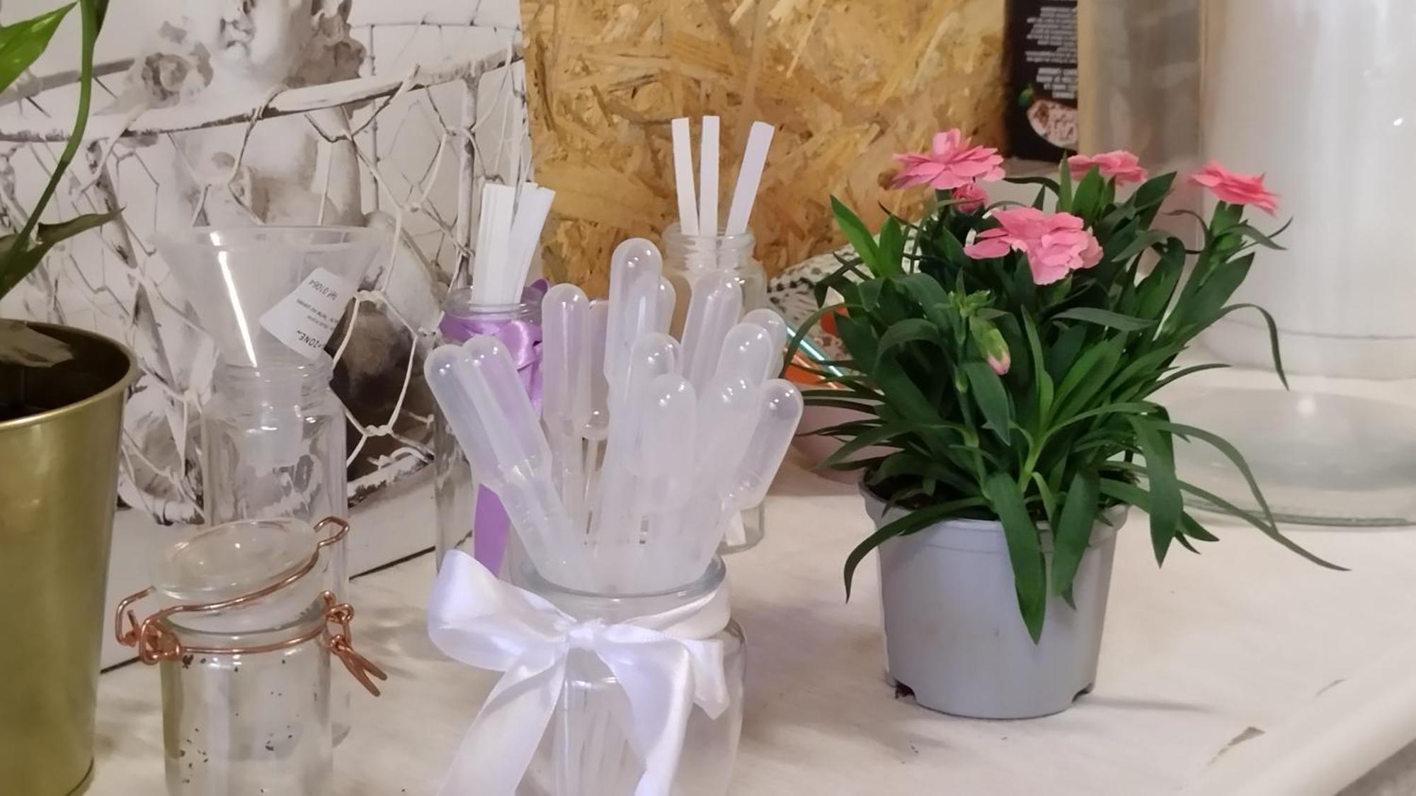 Le Laboratoire Shabby Chic De La Parfumerie Du Manoir Chavagne Exterior photo